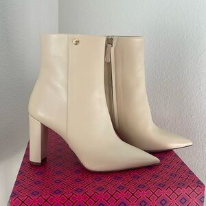 $795 NEW Tory Burch Beige Cream Nude Pointy Toe Booties Boots Size 9 Heel